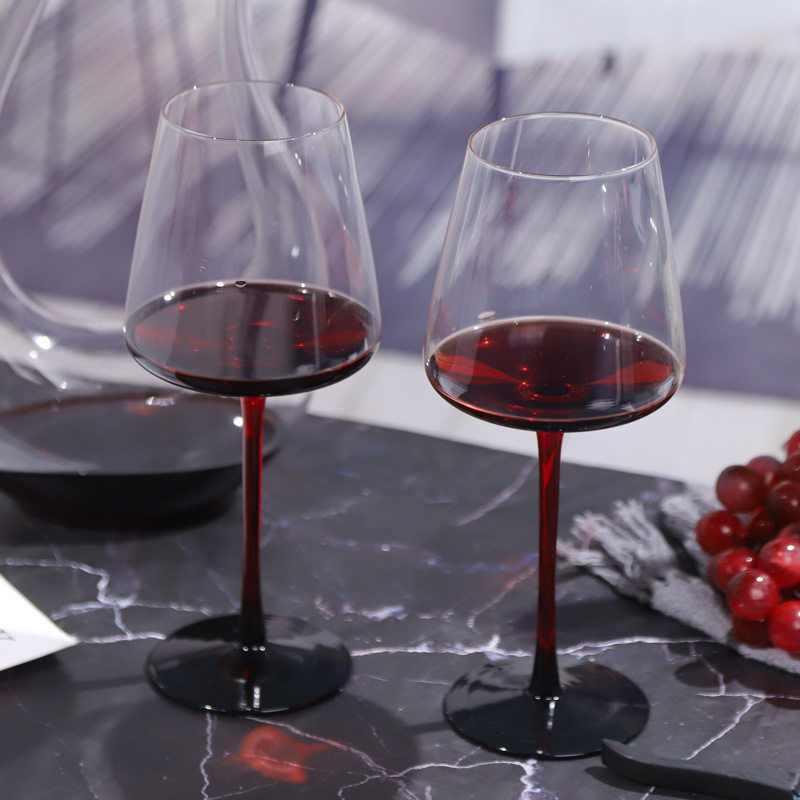 Vaso de vino de borgoña de vidrio rojo muy negro vasos de vino de champán hermoso y generoso vasos de vino de corbata negra al por mayor