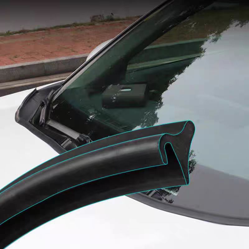 Upper edge of engine cover Windproof and waterproof noise guide strip at the bottom of front windshield