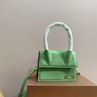 �羳�¿������Ů�W�������ĸ�r�г����μ�����e�ٴ��|��б���