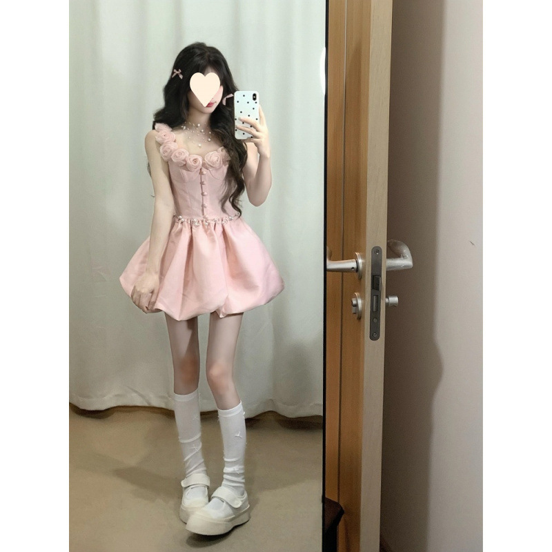 夏季富家千金风纯欲修身粉嫩花苞公主裙新款精致感花朵吊带连衣裙