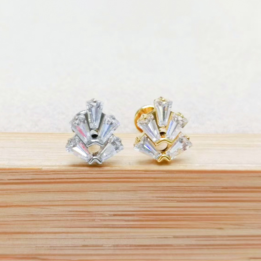 Clou d'oreille/de cartilage en alliage de titane F136, orné d'une fleur en zircon gravée, pour piercing lèvre ou oreille (filetage 0,9 mm). Vente en gros._voghion.com