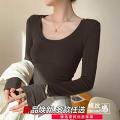 ねじの薄いタイプの大きい丸首の底のシャツの女性の2025秋冬の金のtシャツの新型の中でねじの修身の上着の潮を掛けます。