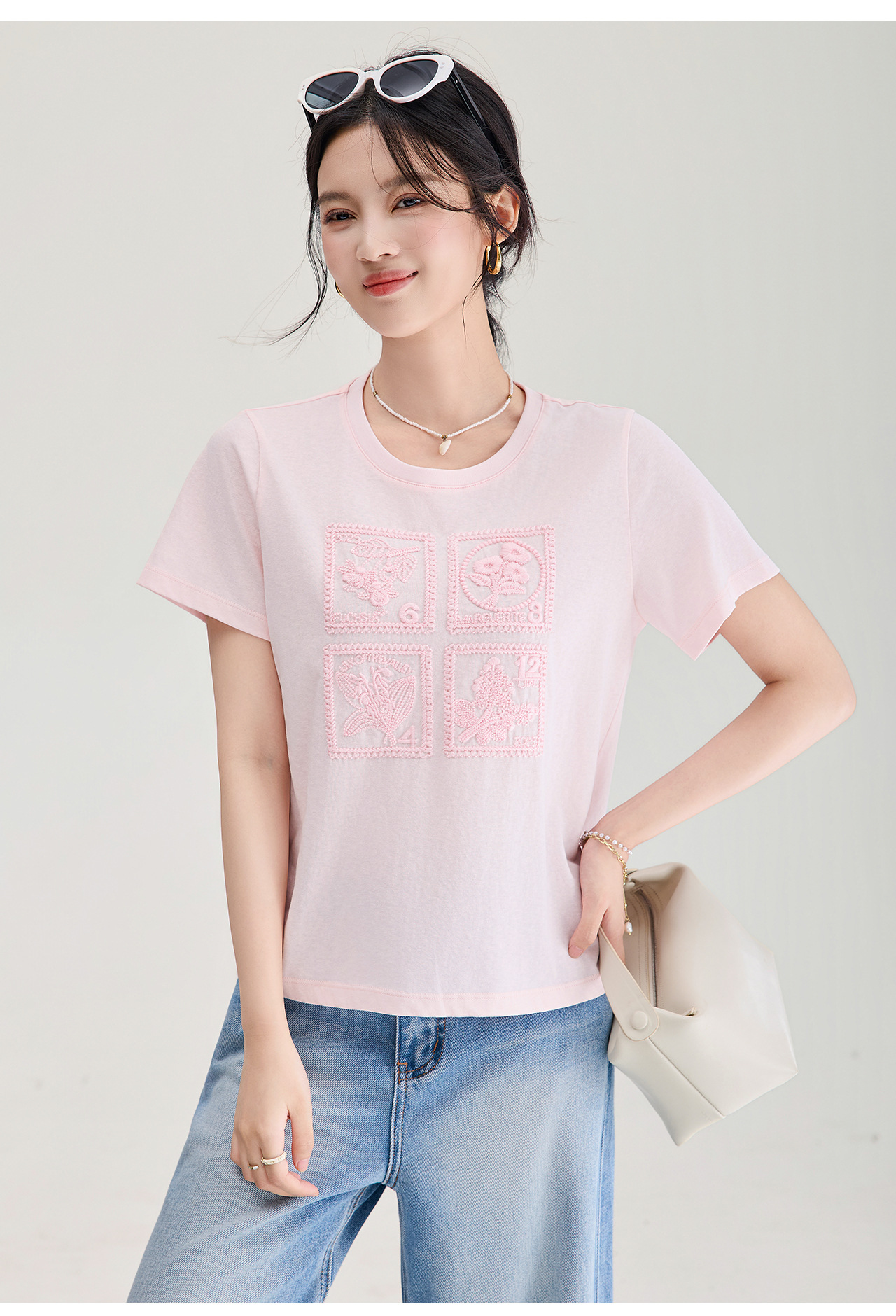 Áo thun nữ cổ tròn tay ngắn thêu họa tiết nặng dầu form ôm — màu hồng anh đào chi tiết 15