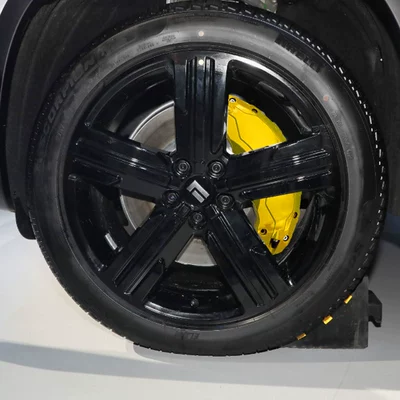 Brake caliper cover: Wheel Hub Modification and Color