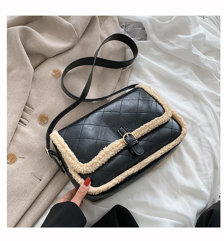 Plush Oily Leather Big Bag For Women 2021 Autumn And Winter New Crossbody Bag Texture Western Style Rhombus Plaid Shoulder Bag Underarm Bag display picture 8