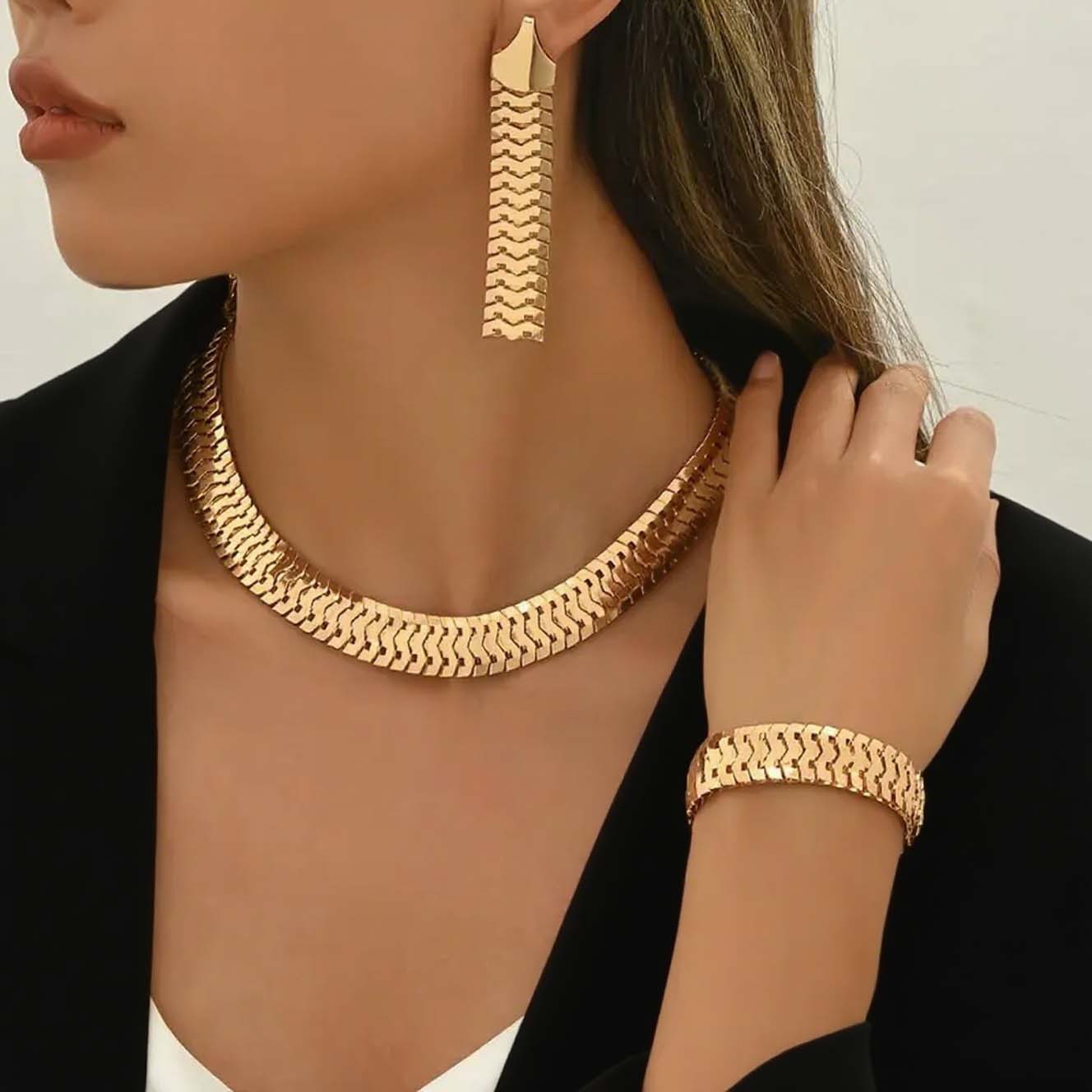 Classic European and American Style Necklace, Bracelet, Earrings, Jewelry Set Combination, Suitable for Daily Casual and Versatile Women's Accessories Batch
