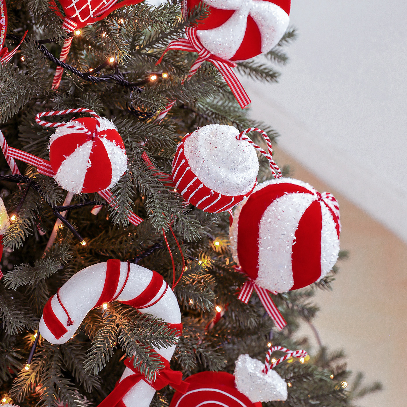 Nuevos adornos de Navidad rojos y blancos dulces bolas de Navidad árbol de Navidad colgante decoración de la escena de props