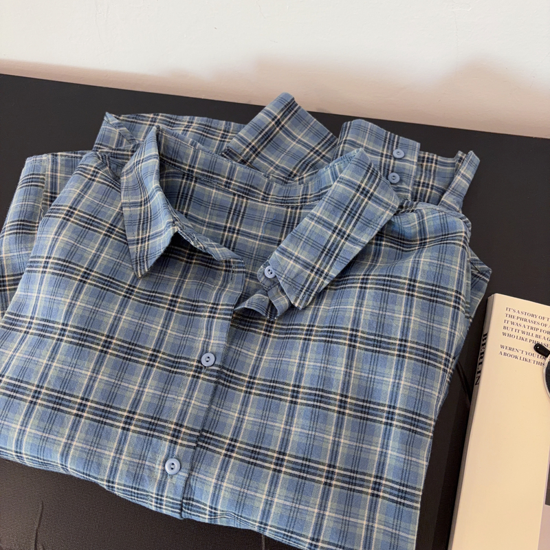 2026 New Korean Style Fashionable Turn-Down Collar Long Sleeve Shirt for Women, Loose Fit, Slimming, Versatile Top, Women's Plaid Shirt 2026 New Korean Style Fashionable Turn-Down Collar Long Sleeve Shirt for Women, Loose Fit, Slimming, Versatile Top, Women's Plaid Shirt