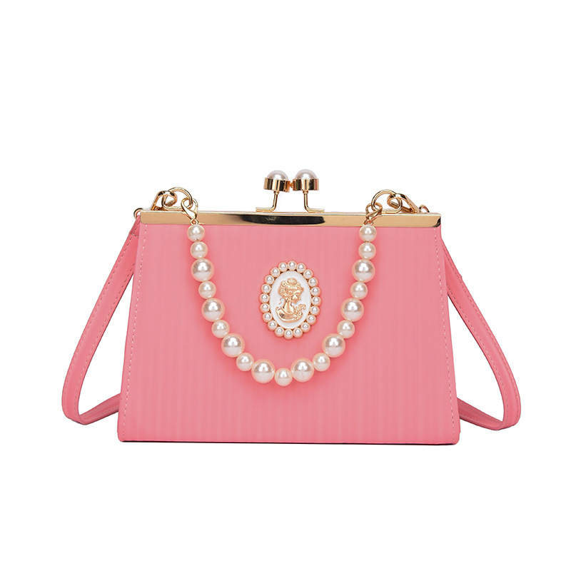 Elegante pochette da sera per donna con perle e stemma regale_voghion.com