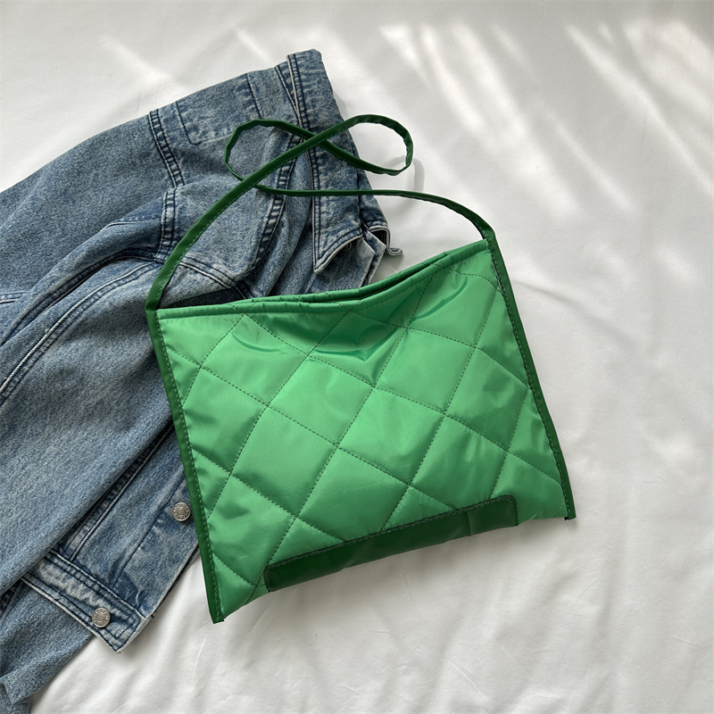 Bolsa de hombro de color sólido simple y de gran capacidad para mujeres otoño y invierno 2024 nuevo estilo versátil bolso de mano casual