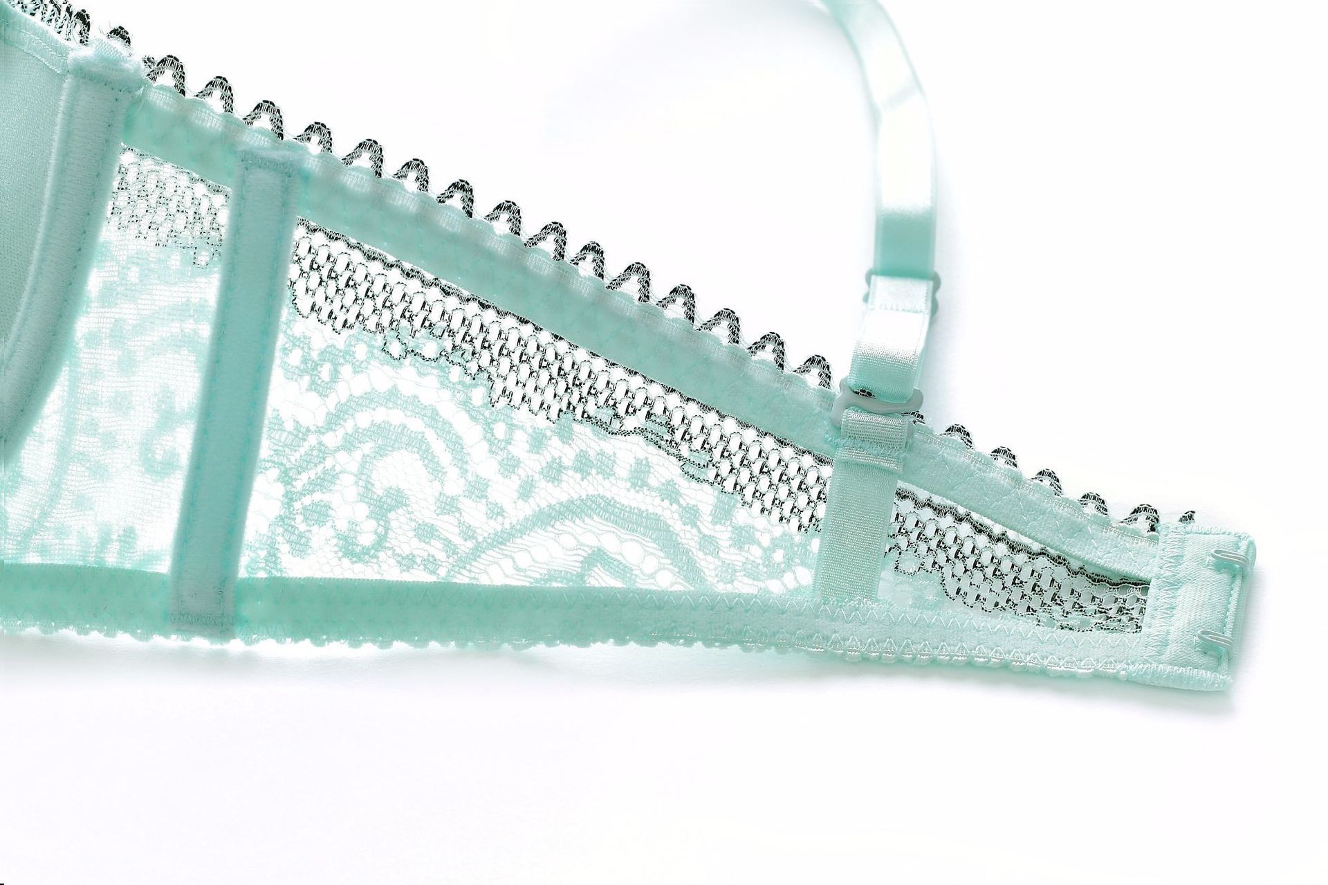 1725 Exquisite Lace Sexy Half Girl Underwear Top Thin Bottom Thick Cup Women's Gathering Bra Set_voghion.com