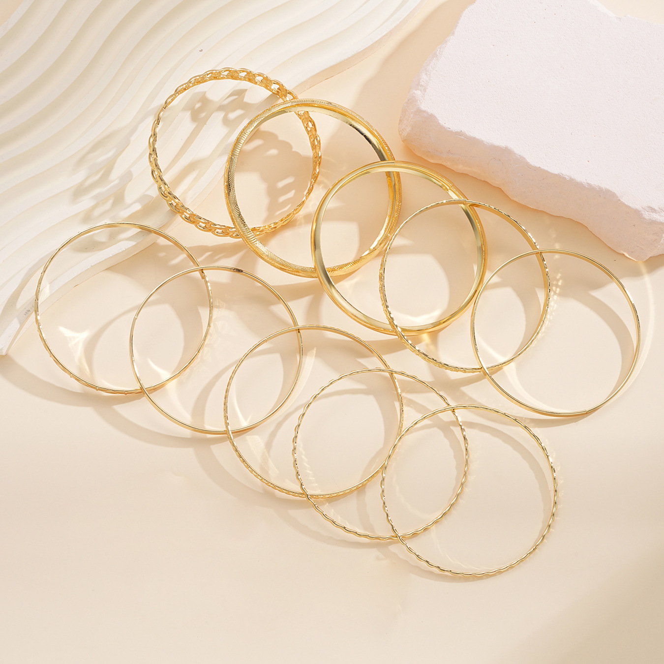 Europa y los Estados Unidos venta cruzada en caliente pentagrama ancho oro brazalete conjunto de pulsera de abertura ondulado lujoso viento plegable pulsera