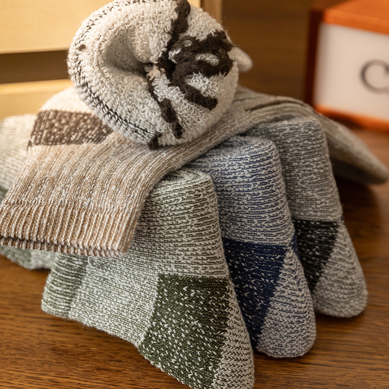 Winter Anti-Freeze Outdoor Hiking and Mountaineering Socks, Mid-Calf Ski Warm Sports Socks, Thickened Merino Wool Socks