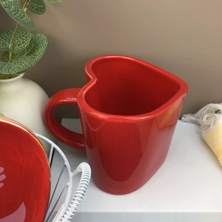 喜庆红色爱心陶瓷杯子好看的牛奶咖啡杯设计感早餐情侣杯定制器型