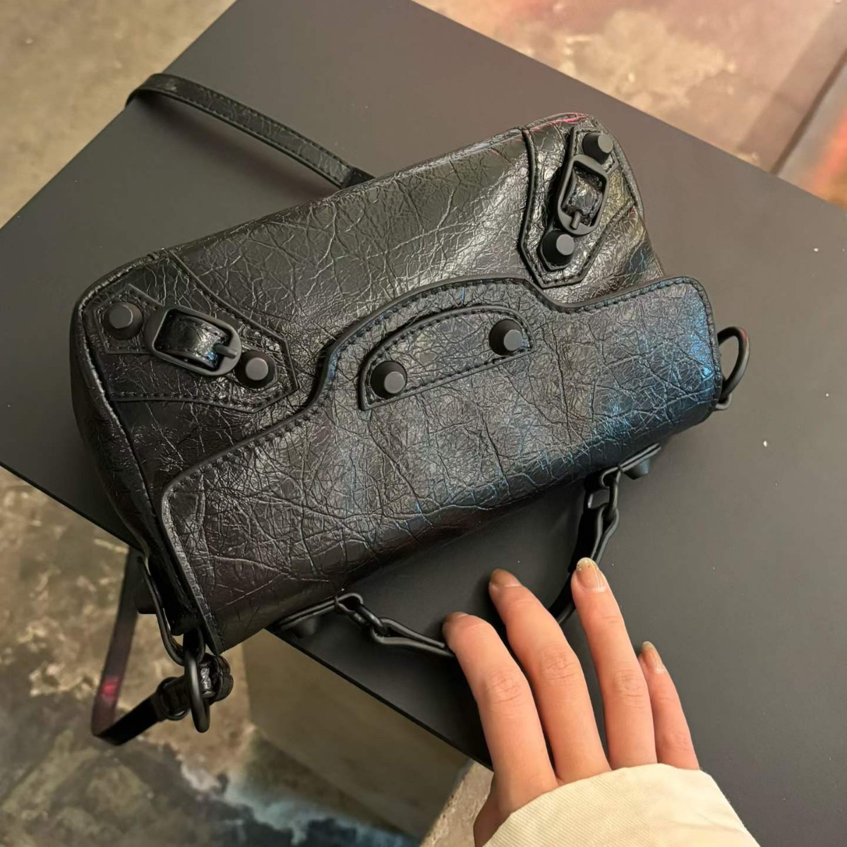 Trendy Motorcycle Flap Bag Top Grain Oil Wax Cowhide Crossbody Bag Riveted Shoulder Bag Small Genuine Leather Women's Handbag - Thumbnail 3