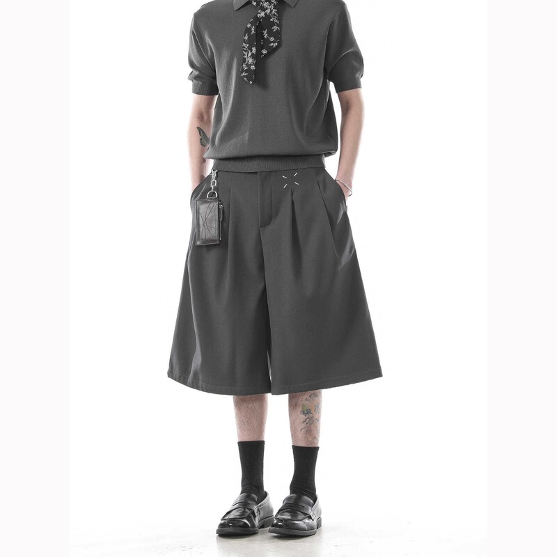 Summer stylish pleated casual suit shorts for men and women, old money style, clean fit, drapey cropped pants