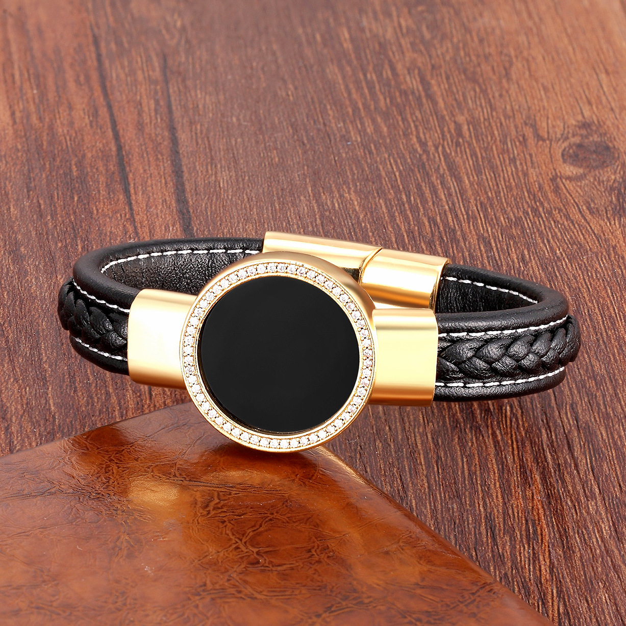 Retro fashionable bracelet for men and women with letters