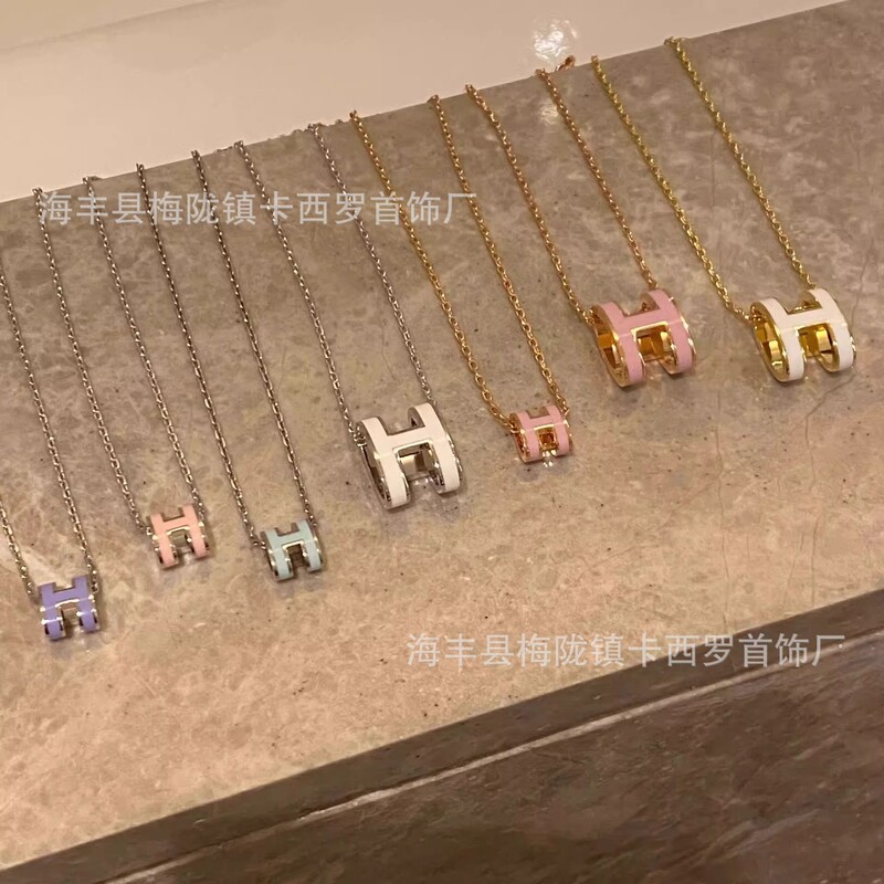 Aijia High-End Version H Letter Necklace for Women, Plated with 18K Rose Gold, Enamel Pendant, Clavicle Chain, Light Luxury, High-End, Versatile