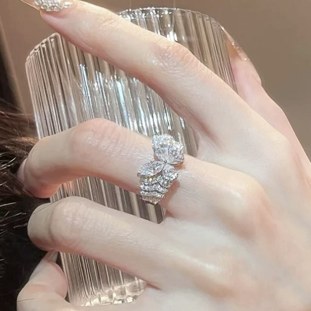 Designer Ring Mit Funkelnder Schleife Und Strassbesatz_voghion.com