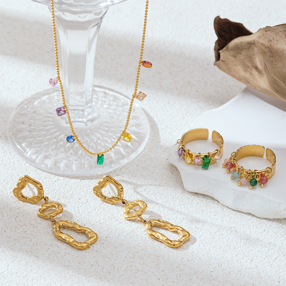 Collar de acero inoxidable de estilo europeo y americano TINA lujo ligero nicho de diseño universal sensación de anillo de borda de zircon para mujeres no desvanecerse