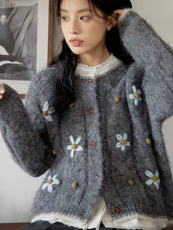 高级感刺绣毛衣女2025新款秋冬韩系女装上衣简约宽松长袖针织开衫|undefined