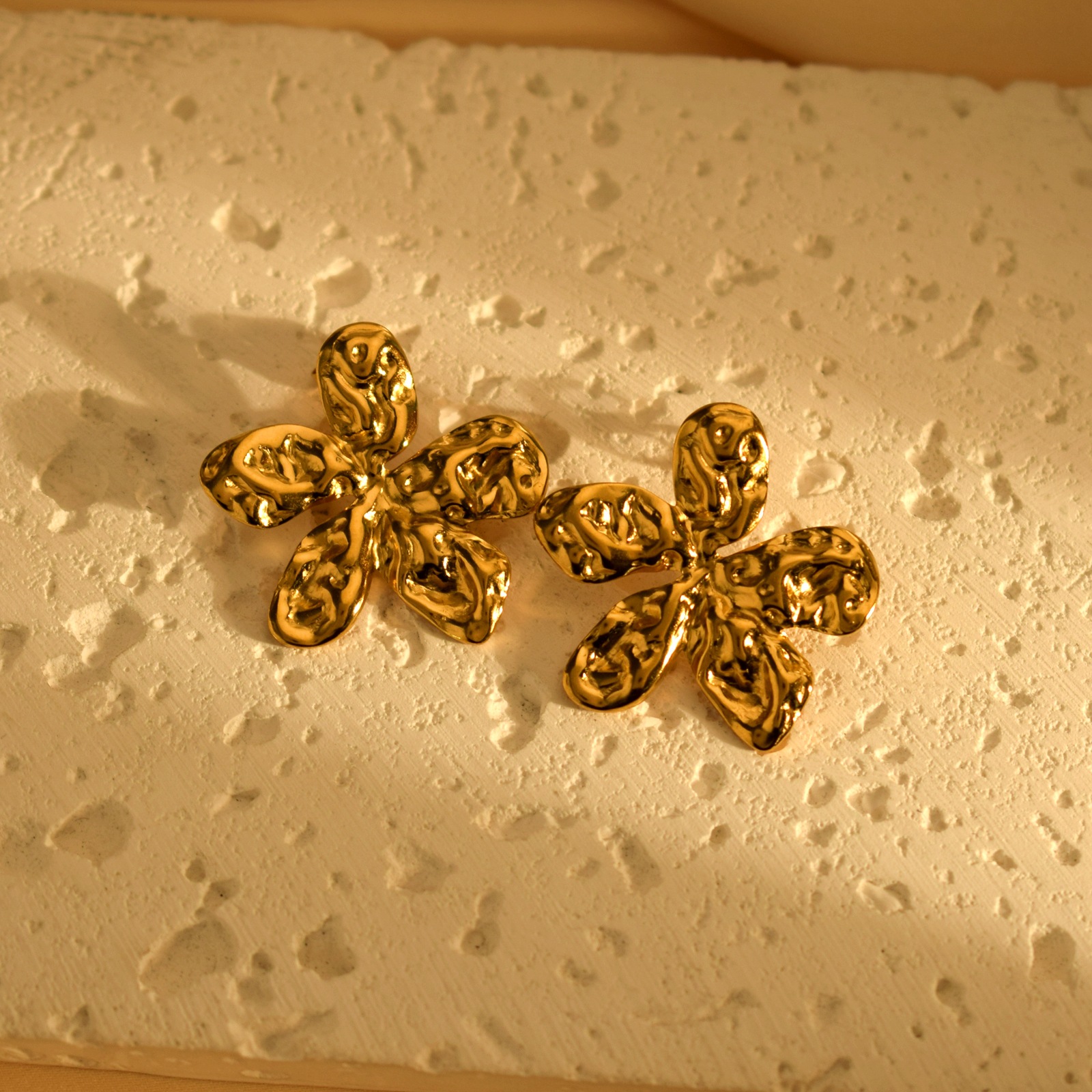Women's Gender 1 Pair Basic Flower Plating Titanium Steel Ear Studs