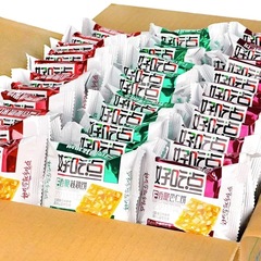おいしいのは、サクサクしたアーモンドのクルミのショートニングの腰の実のビスケットの箱全体のばら売りのネットの赤い独立した包みのレジャーの間食です。