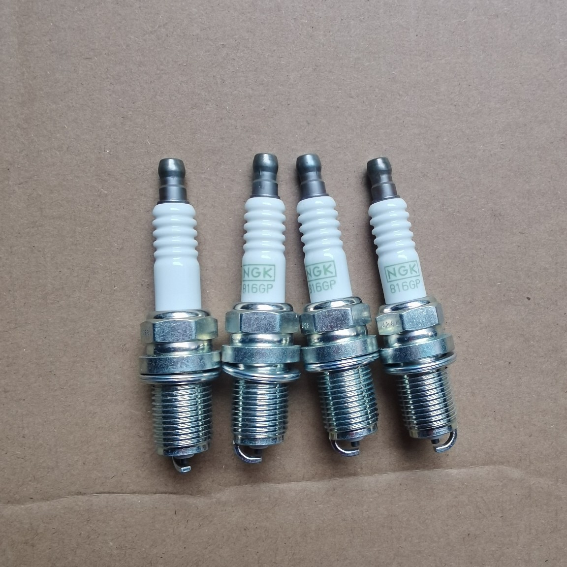 Car spark plug suitable for Toyota Subaru Chevrolet Lefeng Buick Excelle Opel Daewoo 96130723