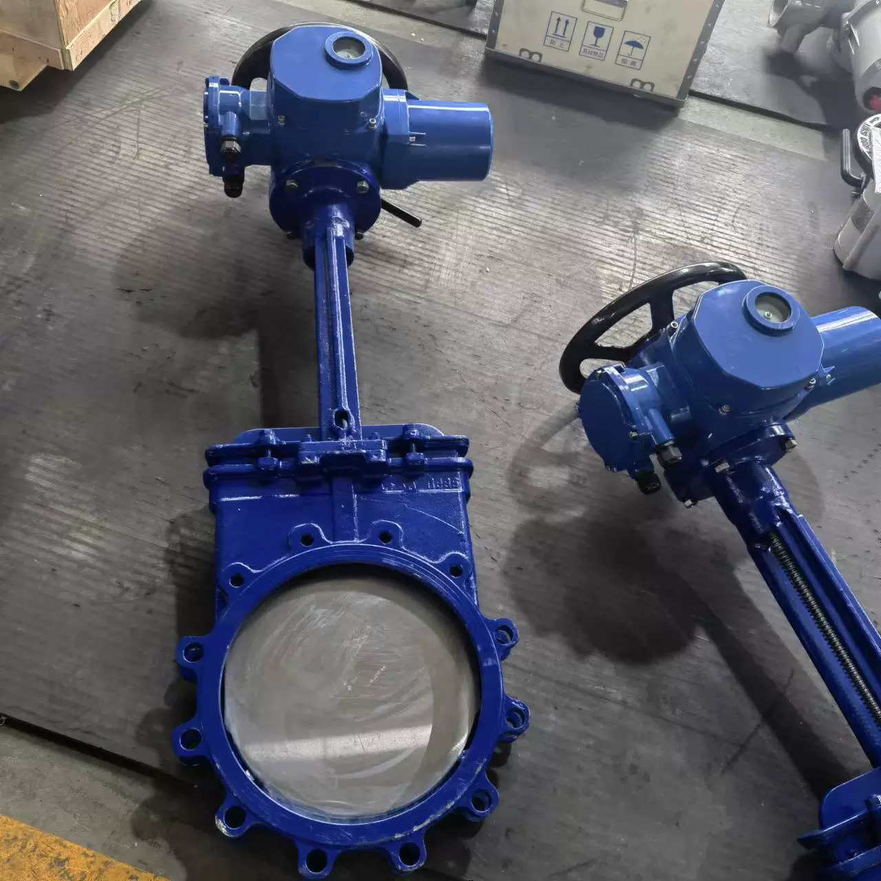 Shanghai Coneidi поставляет электрический ножевой затвор PZ973H-16C с многооборотным электроприводом