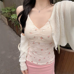 Lace base top with cups, floral print, V-neckline, beautiful back