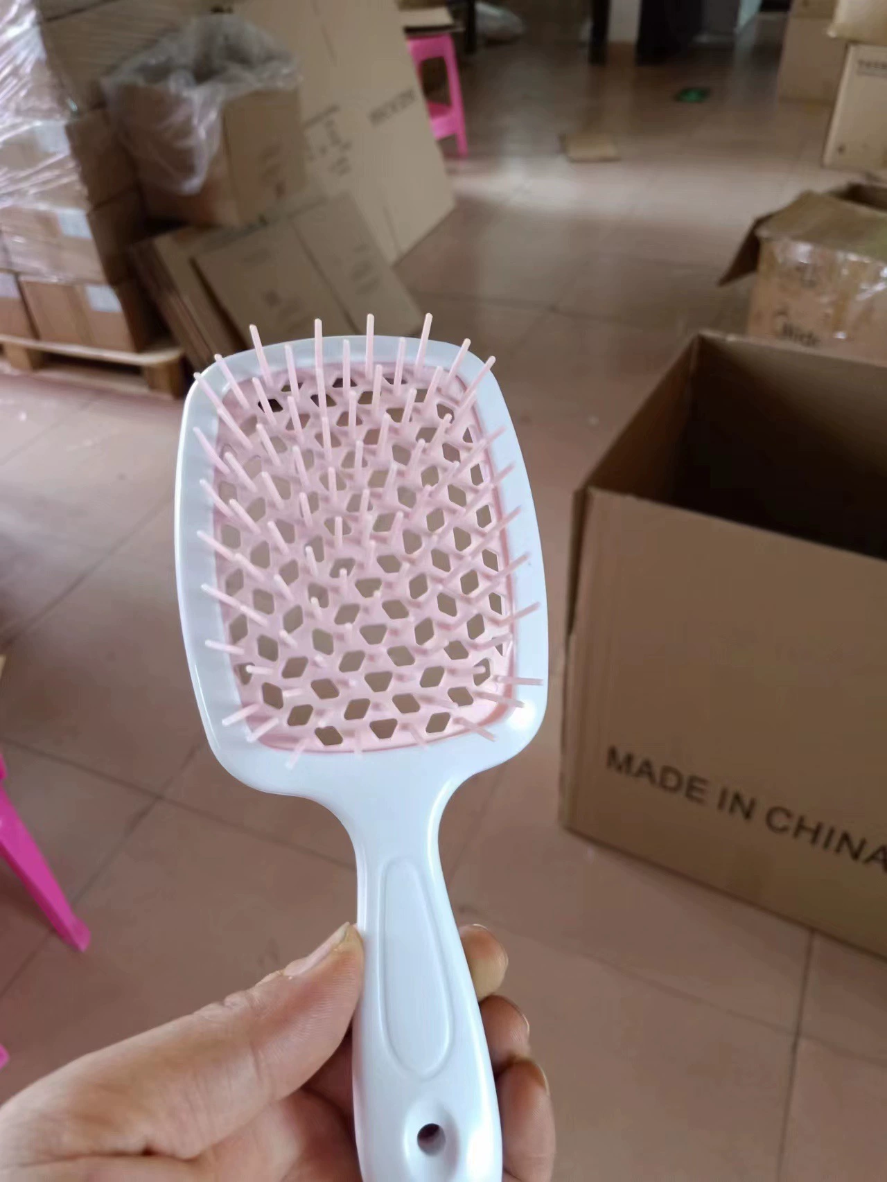 Scalp massaging paddle brush, lightweight detangling, volume‑adding