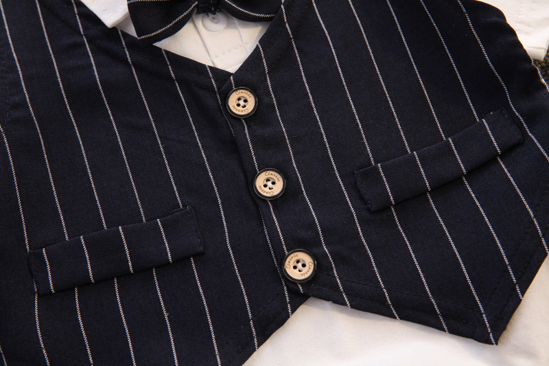 竖条领结背带套装