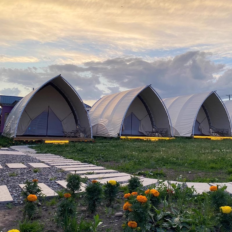 Hotel semicircular tienda de campaña al aire libre acampamiento residencial base de campo a prueba de vientos galpón fabricante de equipos de cortina a prueba de lluvia