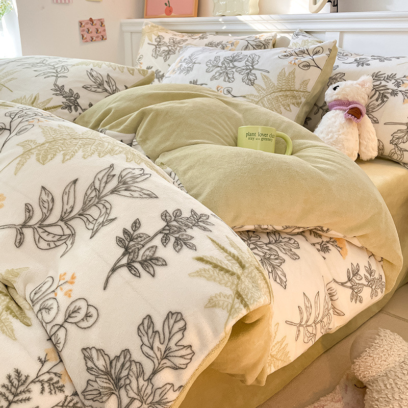 Juego de cuatro piezas de lana de leche gruesa de invierno 2024 nuevo traje de tres piezas de lana de coral más terciopelo cálido de invierno