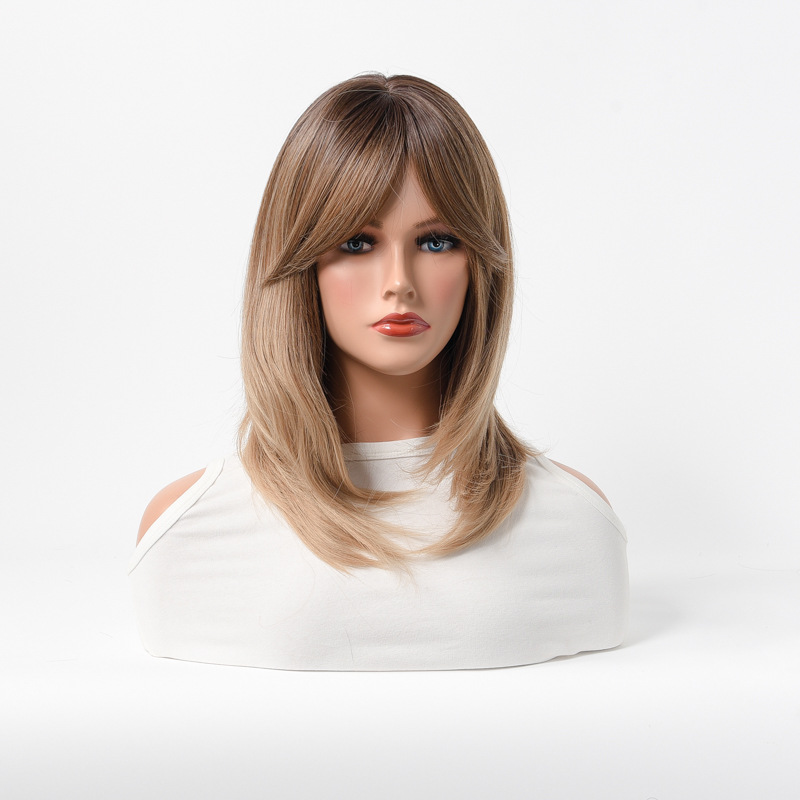 Couverture de casque de simulation de perruque synthétique pour femmes, bonnet de perruque, frange à chevrons ondulée, cheveux bouclés de longueur moyenne_voghion.com