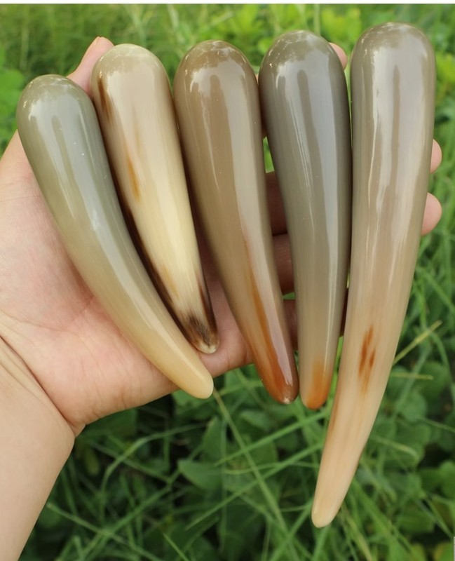 牛の角の筋の棒の中実の牛の角はマッサージ板を掻いて牛の角を掻いて筒の顔の丸い頭の棒を掻いて全身を掻いてみます。|undefined