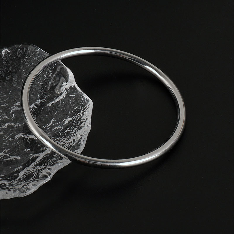 Pulsera de acero de titanio brillante cerrado pulsera de acero inoxidable niñas de alto grado no se desvanece moda simple pulsera del todo-fósforo