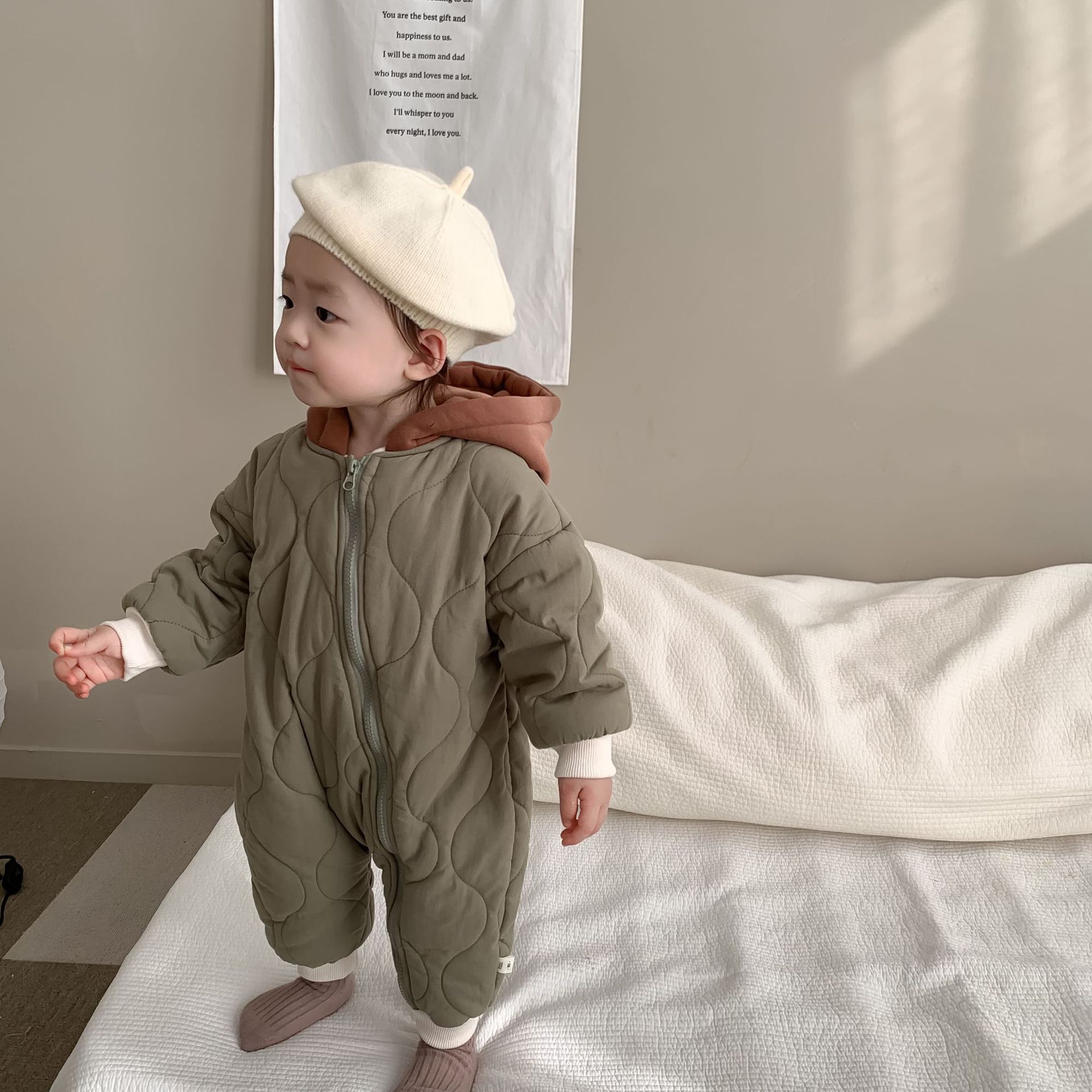 Ropa acolchada de algodón con capucha de invierno para niños Ropa de estilo coreano Ropa de bebé ropa de bebé 2023 Ropa de otoño e invierno Ropa de bebé color a juego de algodón acolchado mameluco