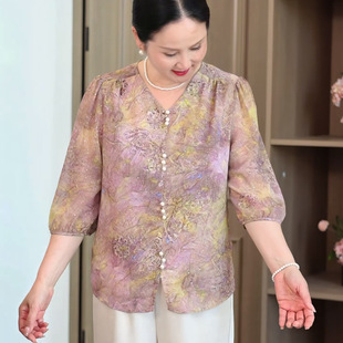 Summer New Style Elegant Mom's Three-Quarter Sleeve V Neck Shirt Middle-Aged Women's Fashionable White Cool Short-Sleeved Tops for Women
