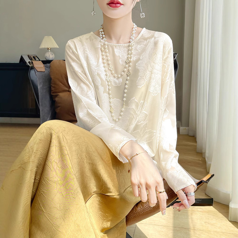 Spring and Summer New Chinese-Style Thin Round-Neck Long-Sleeve Top with a Slightly Sheer Hollow-Out Design, Exuding an Elegant and Artistic Feel for Layering