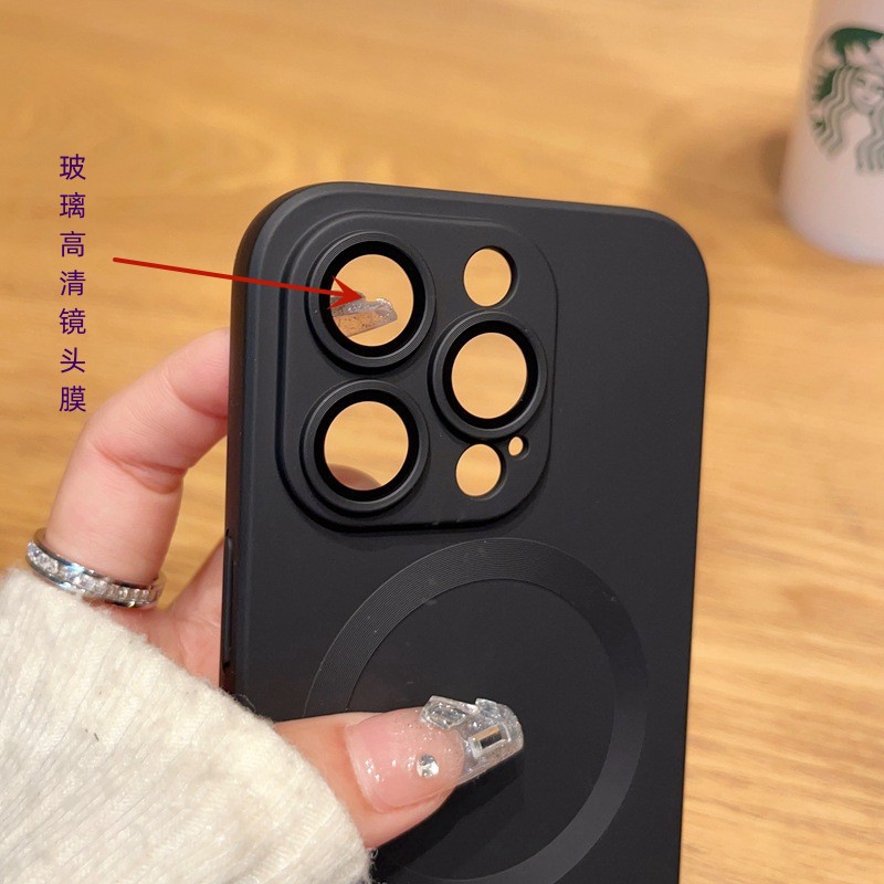 Pintura líquida metálica con imán de succión, adecuada para la funda de teléfono móvil iPhone 17 color oro desierto, y la cubierta protectora con película para lente de Apple 16PRO.