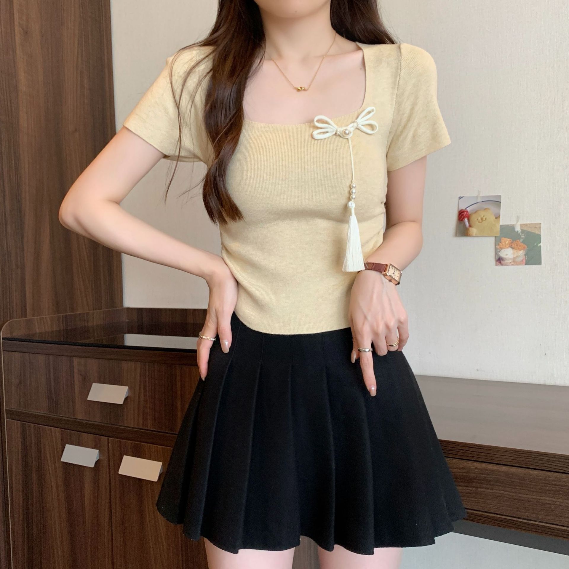 Nov poletni dizajn z naramnicami, nepravilna majica s kratkimi rokavi v kitajskem slogu, ženska pletena majica s kratkimi rokavi in ​​oglatim izrezom._voghion.com