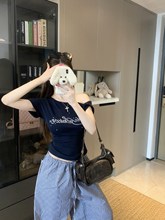 字母烫钻性感斜肩短袖T恤女夏季修身收腰美式辣妹设计感显瘦上衣