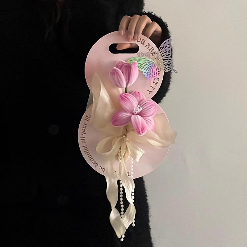 創意高級チューリップは花束を持っています。|undefined