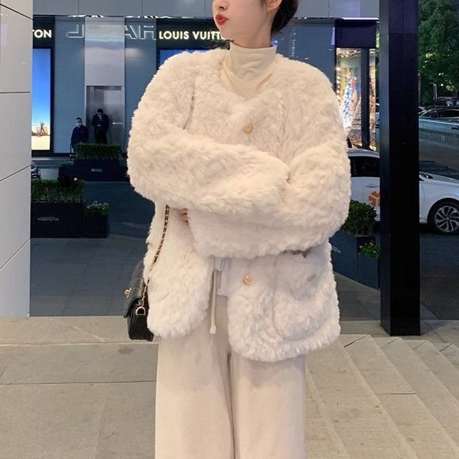 Chanel-Style Lamb Wool Coat for Women, 2025 Autumn and Winter New Loose Thickened White Fur Top Cotton Jacket for Petite Figures