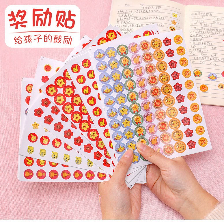 Маленькие красные цветочные наклейки-награды для учащихся начальной школы, милые наклейки на большой палец, наклейки для детского сада, хвала, смайлика, смайлика