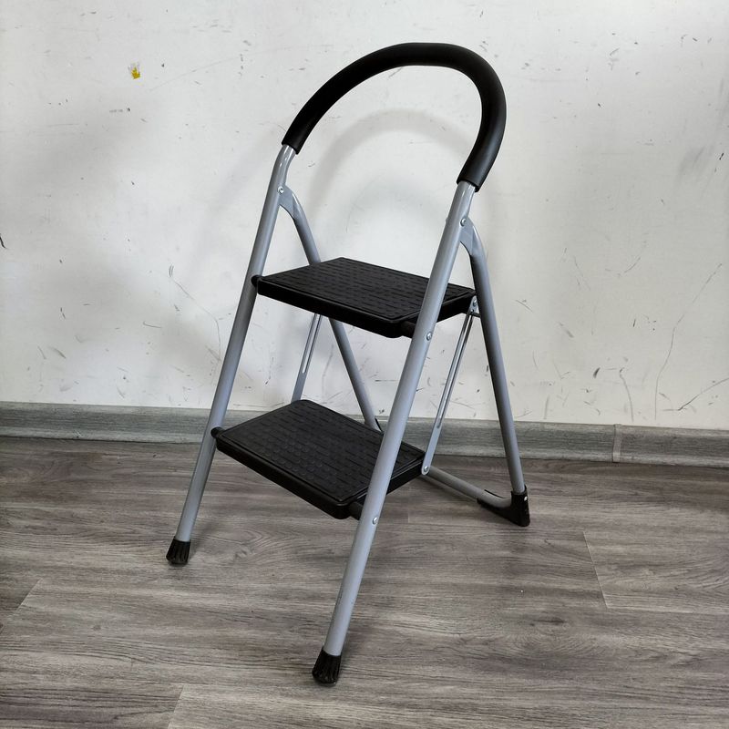 メーカー卸売り家庭用はしごの人の字が厚くなって、足を踏み入れる滑り止めの人の字のはしごの二歩の小さいペダルの丸いエスカレーターを厚くします。|undefined