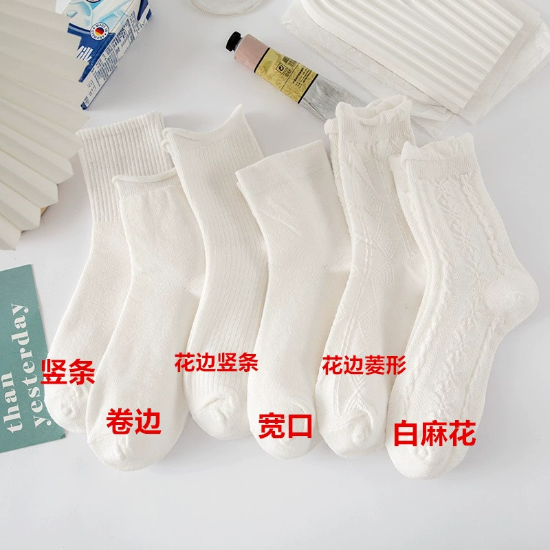 Серебряный? Нет. Оригинал: Mid‑calf breathable lace socks, embroidered cute motifs (rabbit/heart/flower), one size