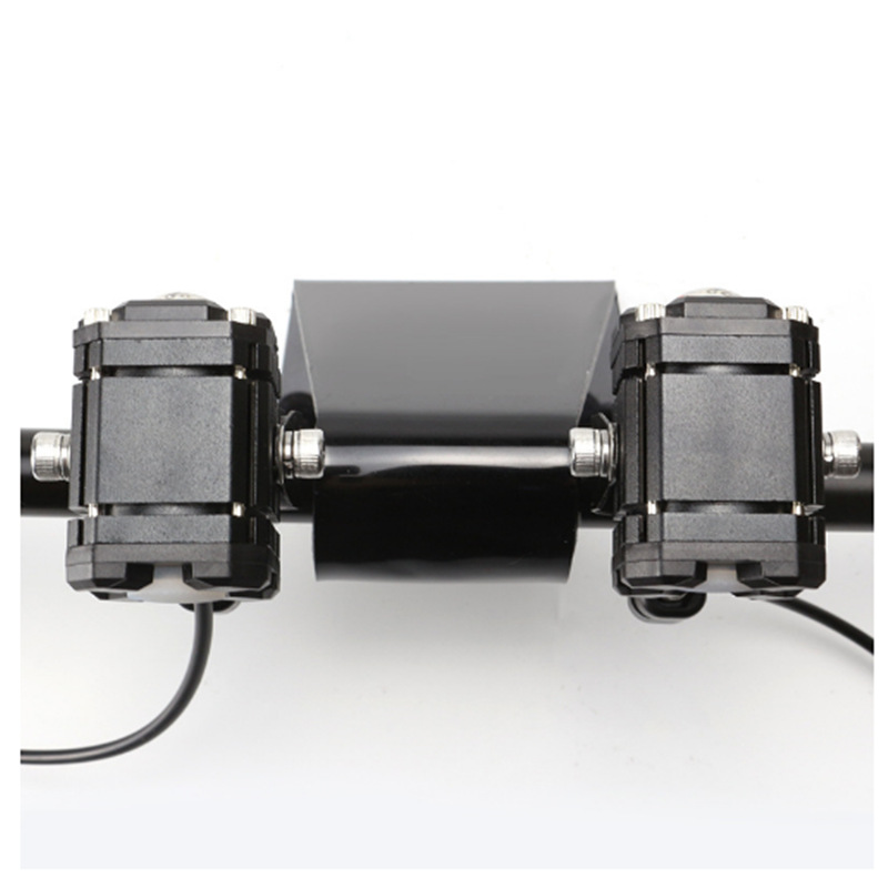 Motocicleta luz alta y baja LED spotlight vehículo eléctrico LED explosión flash doble lente exterior atmósfera lámpara de niebla láser cañón de acero pequeño