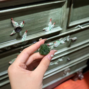 Jin Yutang Xinjiang Hetian Jasper Bingdifo Pendant is icy in texture, rich in color, and full in shape